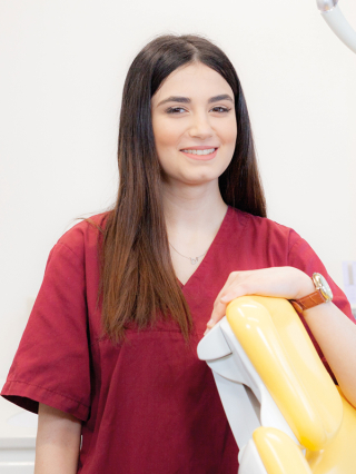 Auszubildende zur zahnmedizinischen Fachangestellten Hamrin Hamo